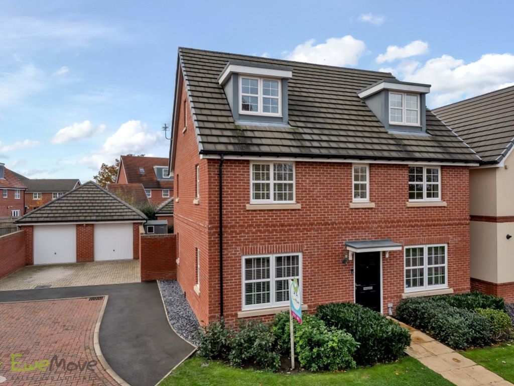 5 bed detached house for sale in Hayes Drive, Three Mile Cross, Reading, Berkshire RG7, £700,000