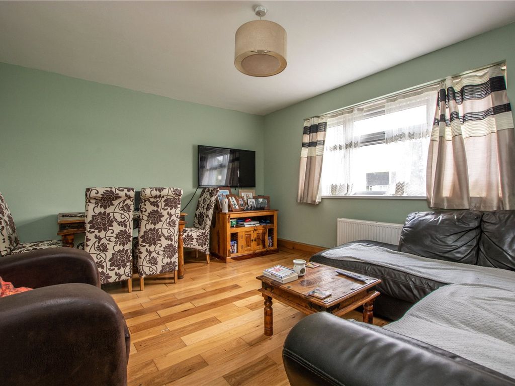 2 bed flat for sale in Deanswood View, Leeds LS17, £130,000