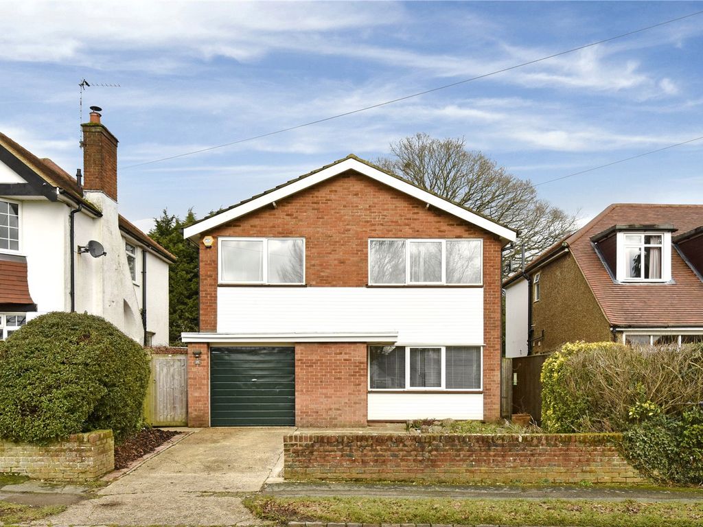 4 bed detached house to rent in Woodside Close, Amersham, Buckinghamshire HP6, £2,650 pcm