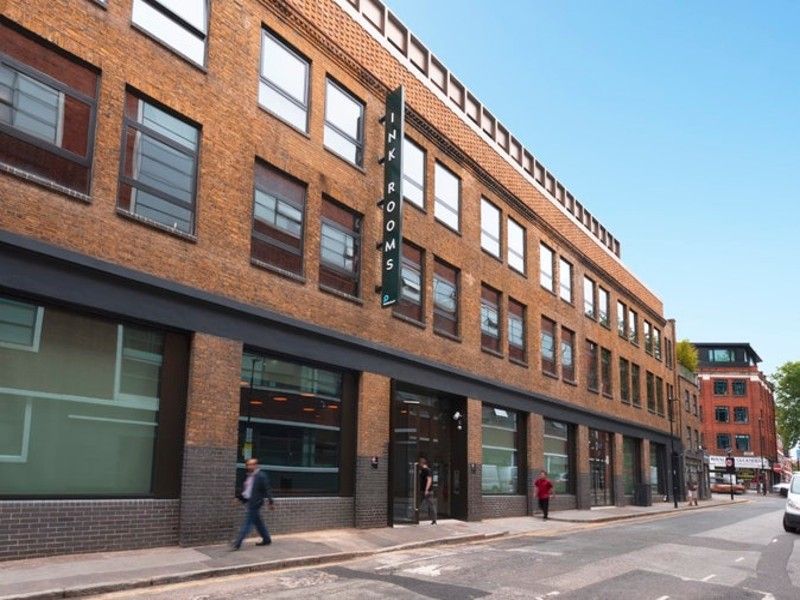 Office to let in Easton Street, London WC1X, £19,488 pa