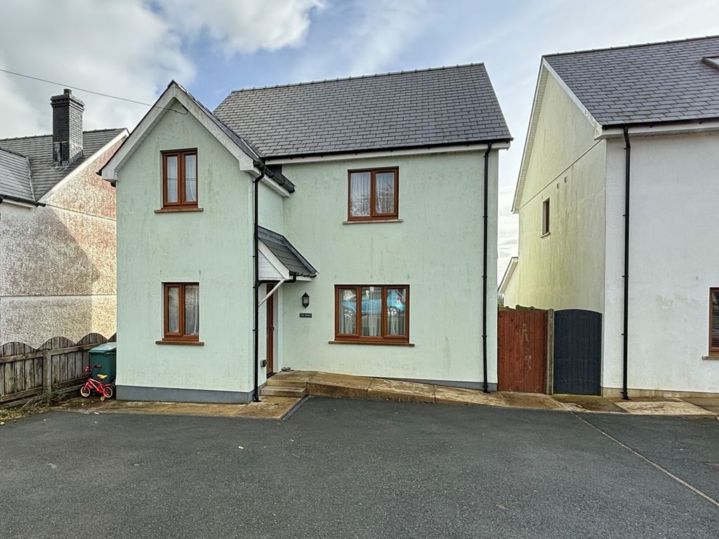 4 bed detached house for sale in Croeslan, Llandysul SA44, £310,000