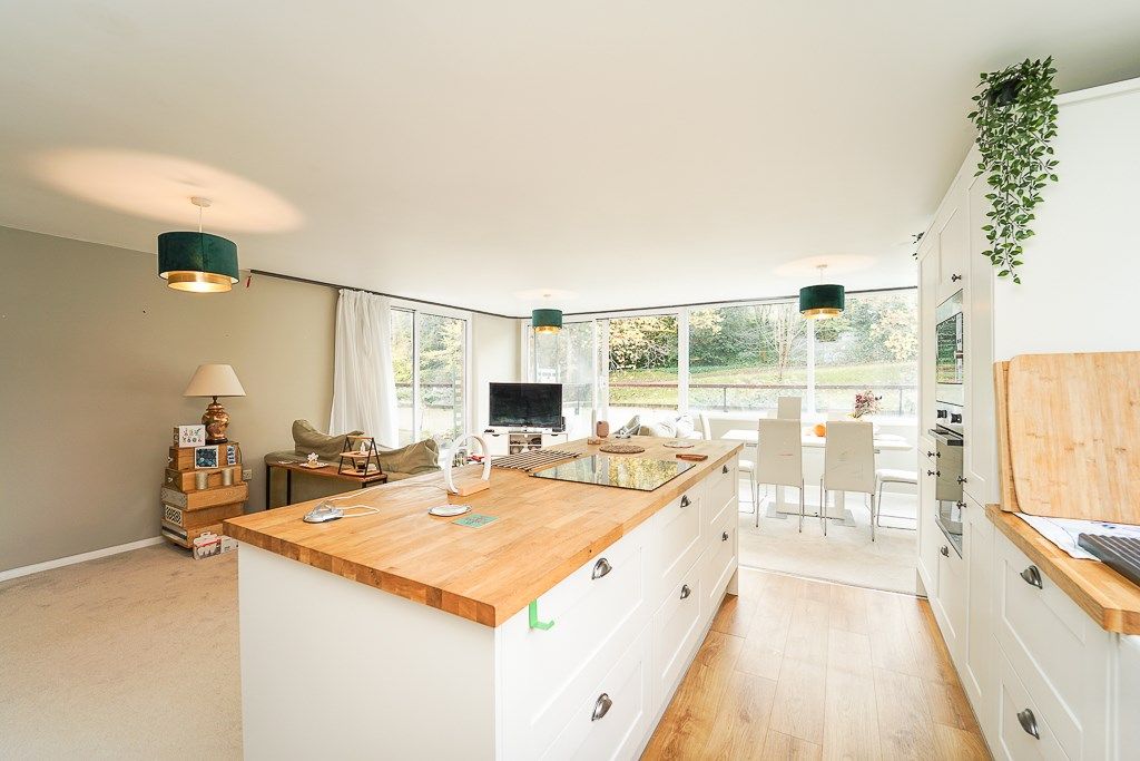 3 bed flat for sale in Avon Way, Bristol BS9, £420,000