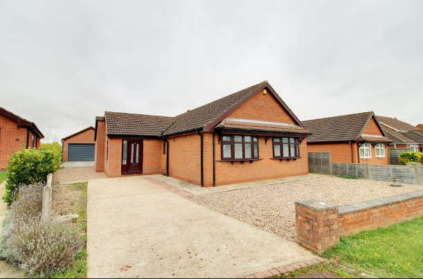 3 bed detached bungalow for sale in Traffords Way, Hibaldstow, Brigg DN20, £340,000