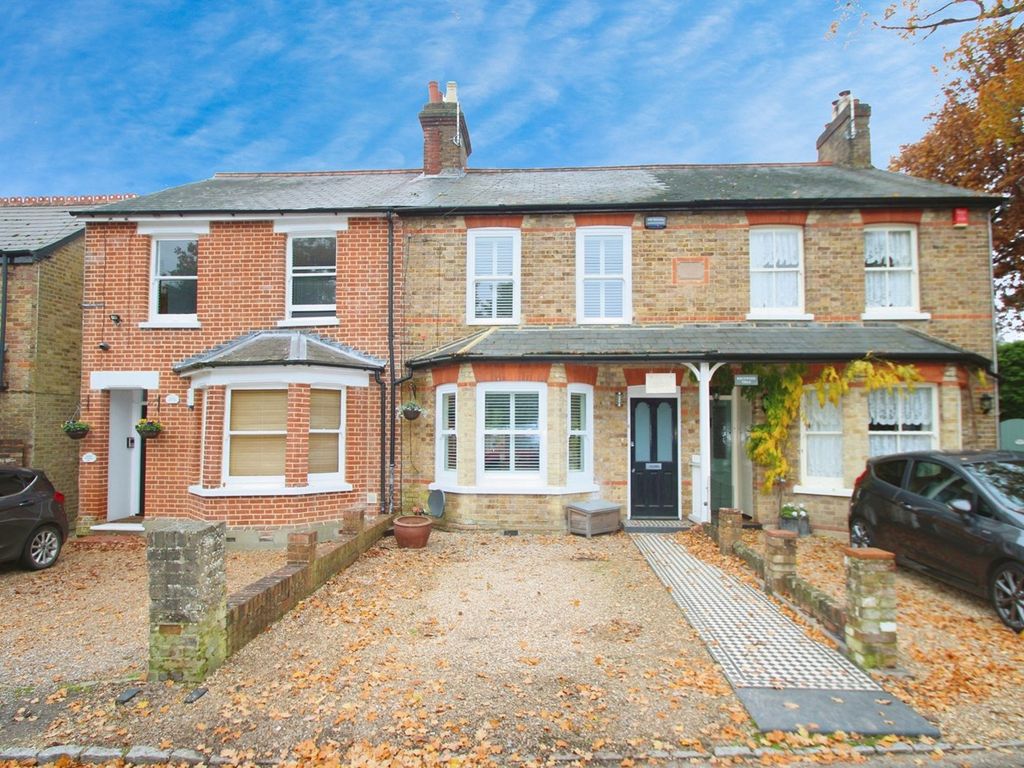 2 bed cottage to rent in Parsonage Lane, Farnham Common SL2, £2,500 pcm