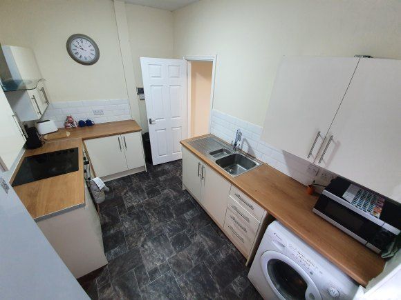 4 bed shared accommodation to rent in Haworth Street, Hull, Kingston Upon Hull HU6, £429 pppm