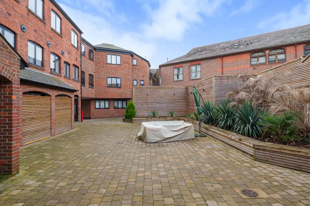 1 bed flat for sale in Chesham, Buckinghamshire HP5, £250,000