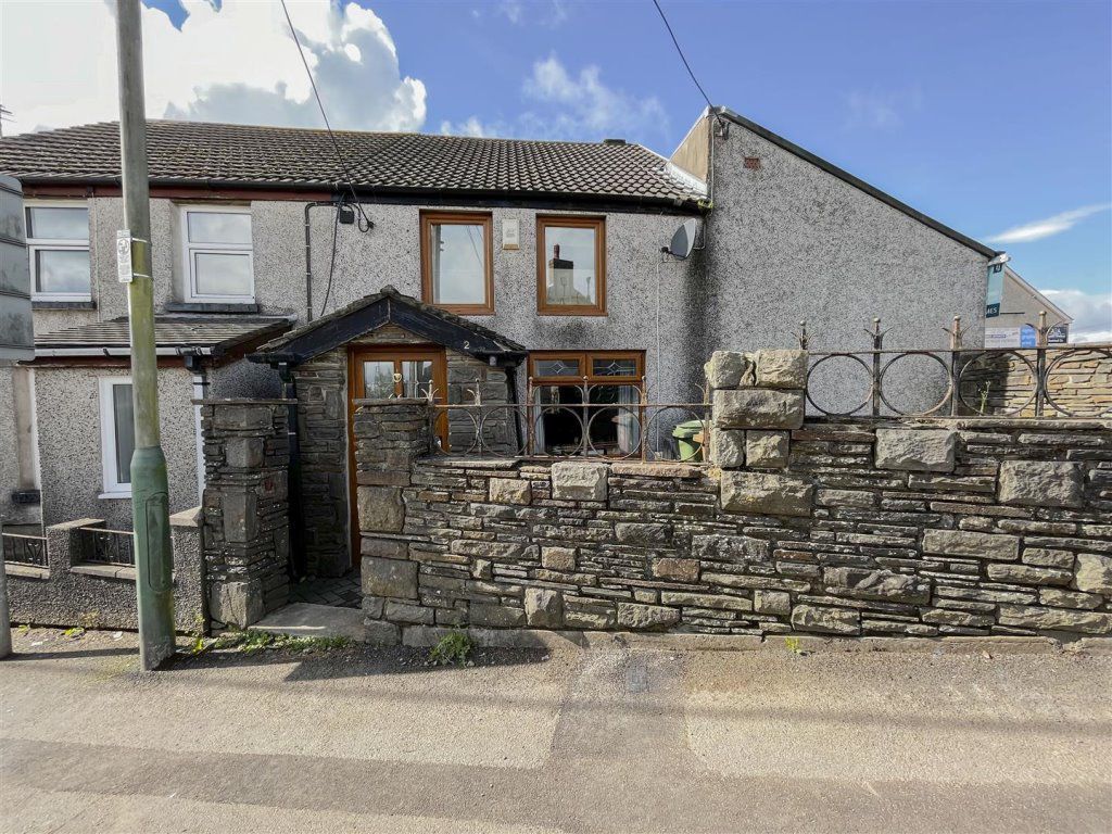 4 bed property to rent in 2 Twynyffald Cottage, Cefn Fforest, Blackwood NP12, £1,150 pcm