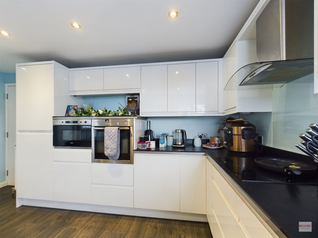 2 bed flat for sale in Wensley Street, Sheffield S4, £115,000