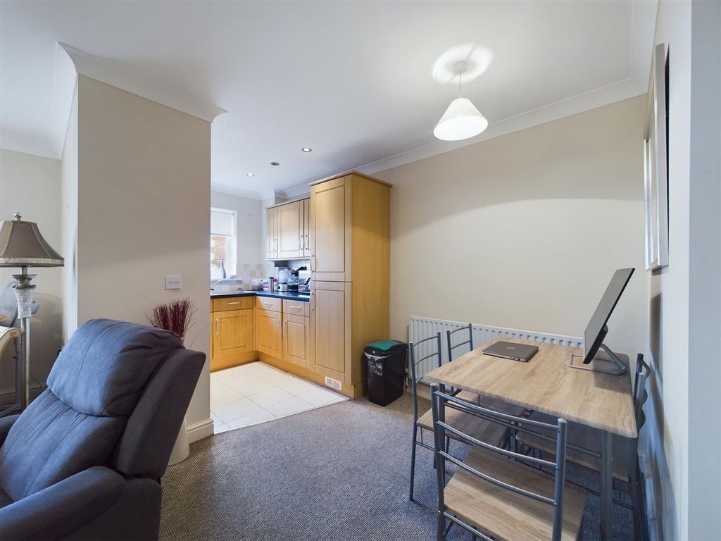 1 bed flat for sale in Venables Way, Lincoln LN2, £100,000