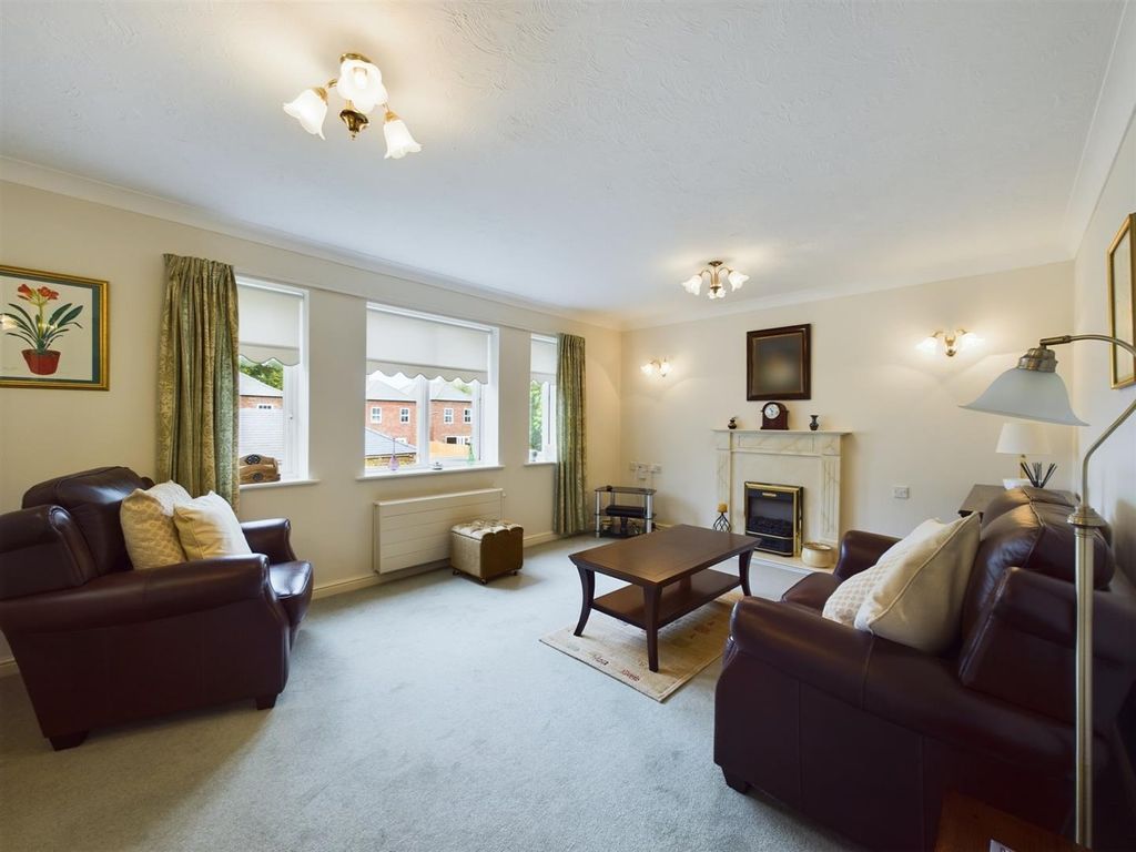 2 bed flat for sale in Minster Court, Bracebridge Heath, Lincoln LN4, £134,500