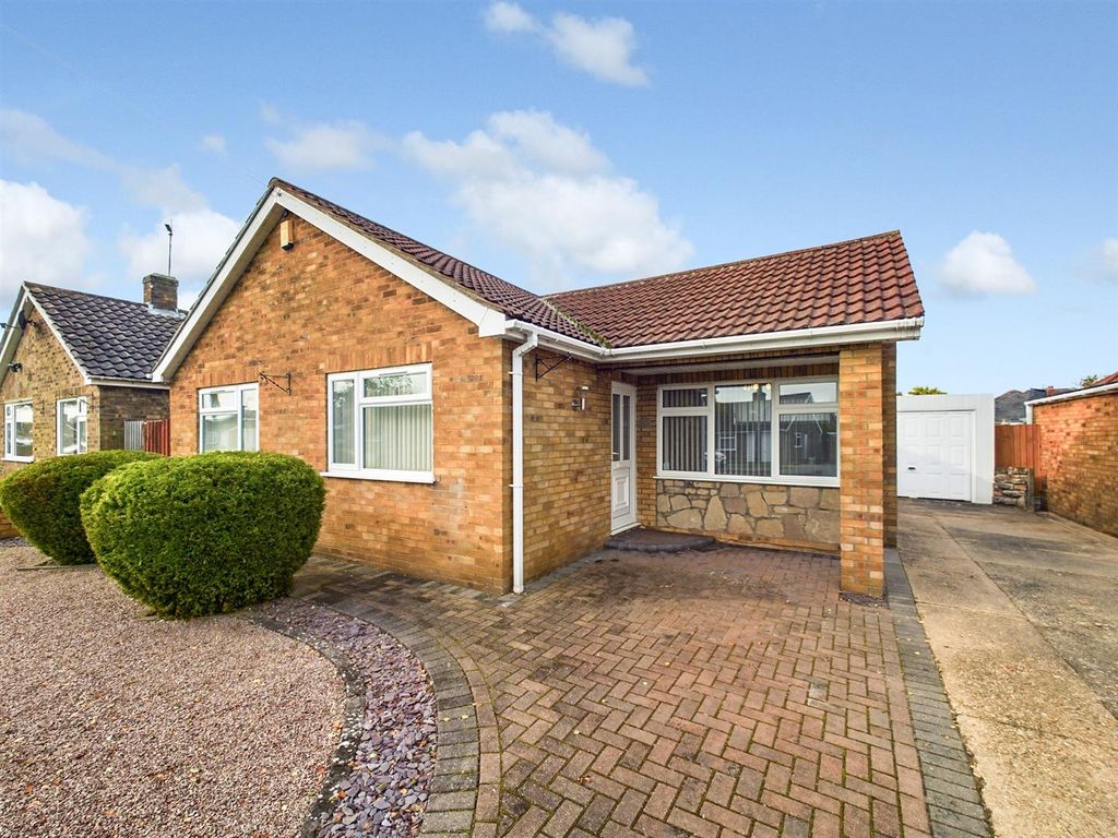 3 bed detached bungalow for sale in Kinder Avenue, North Hykeham, Lincoln LN6, £265,000