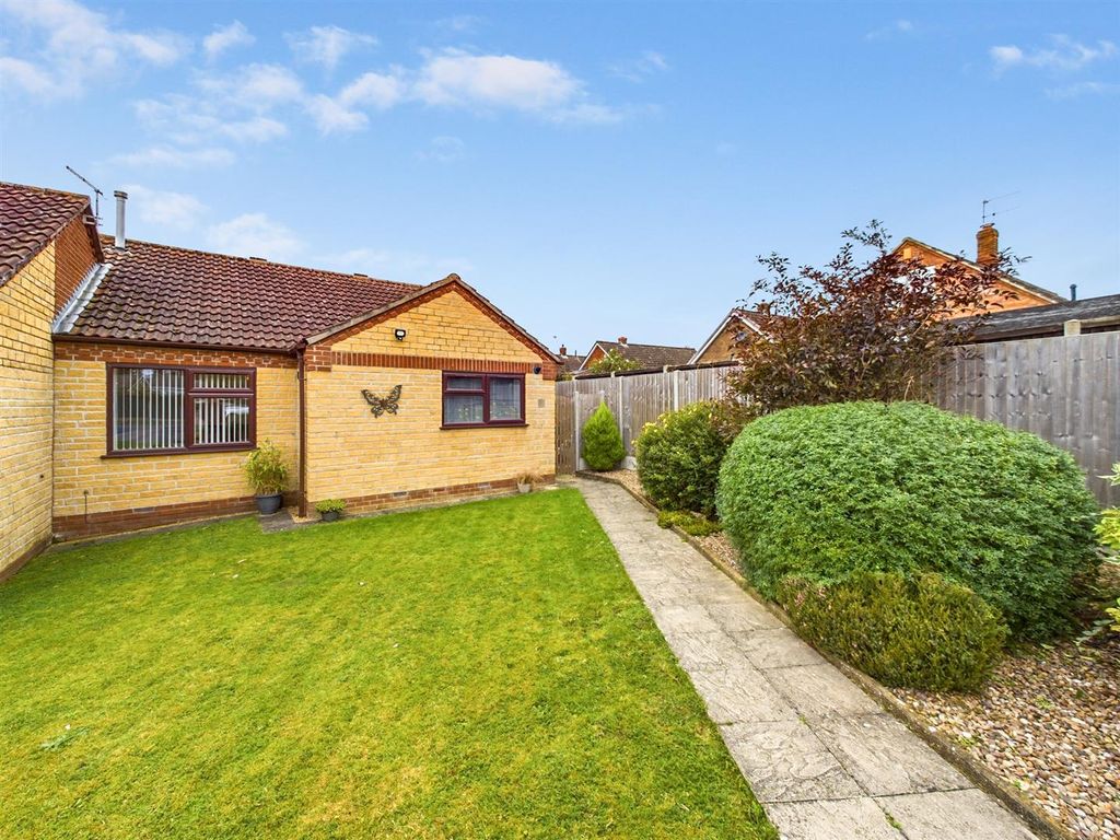 2 bed semi-detached bungalow for sale in Meadowlake Close, Lincoln LN6, £185,000