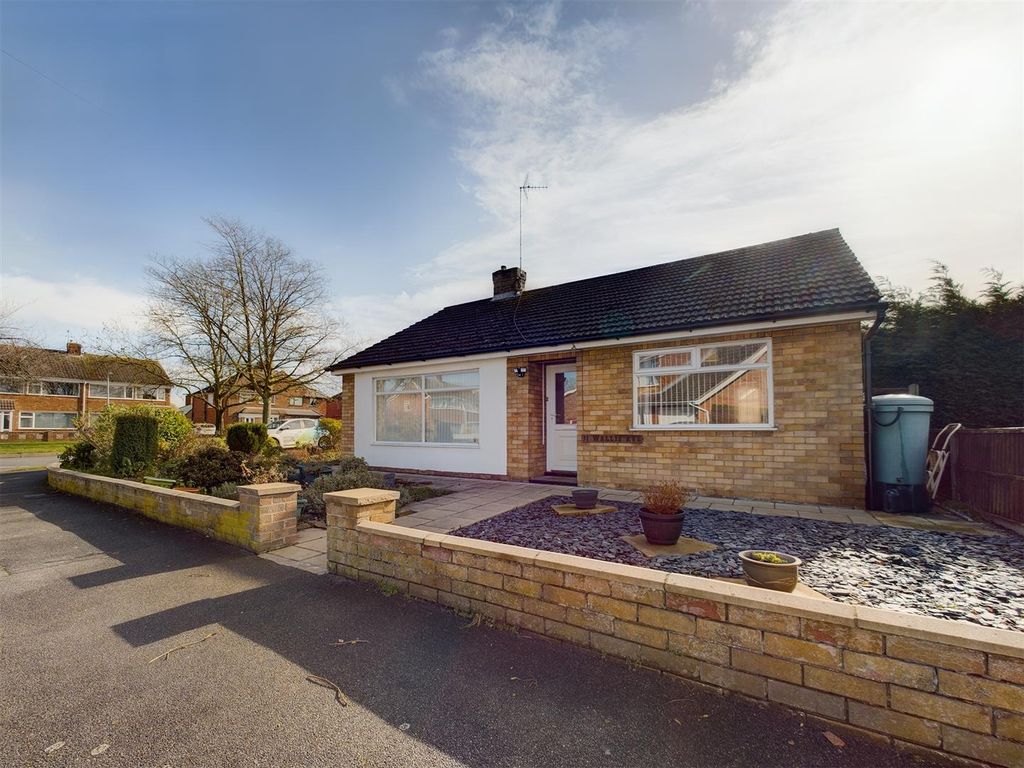2 bed detached bungalow for sale in Wallis Avenue, Lincoln LN6, £180,000