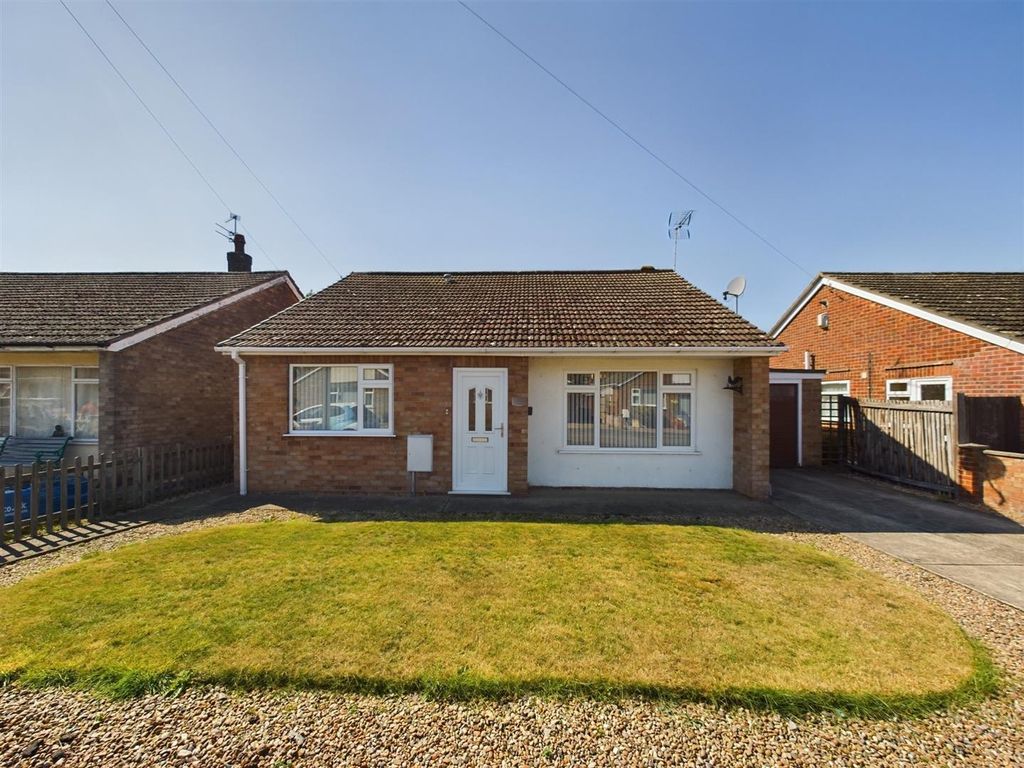 3 bed detached bungalow for sale in St. Crispins Close, North Hykeham, Lincoln LN6, £260,000