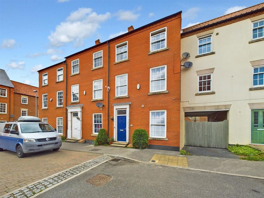 3 bed town house for sale in The Ropewalk, Horncastle LN9, £200,000
