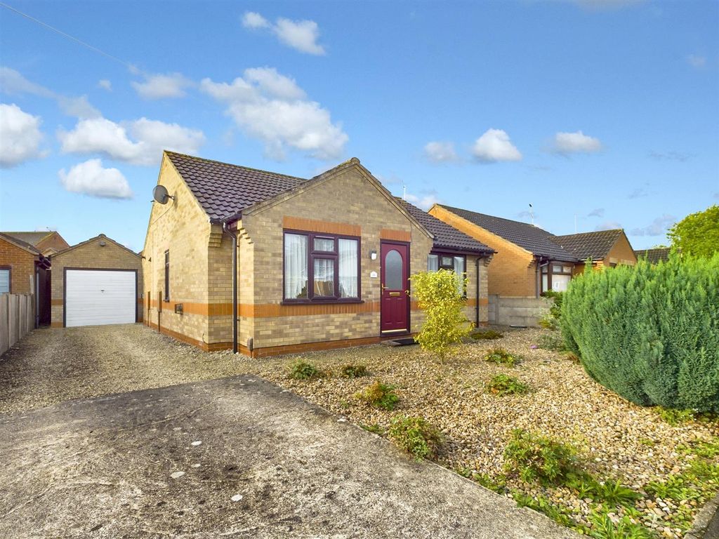 2 bed detached bungalow for sale in Aldergrove Crescent, Lincoln LN6, £220,000