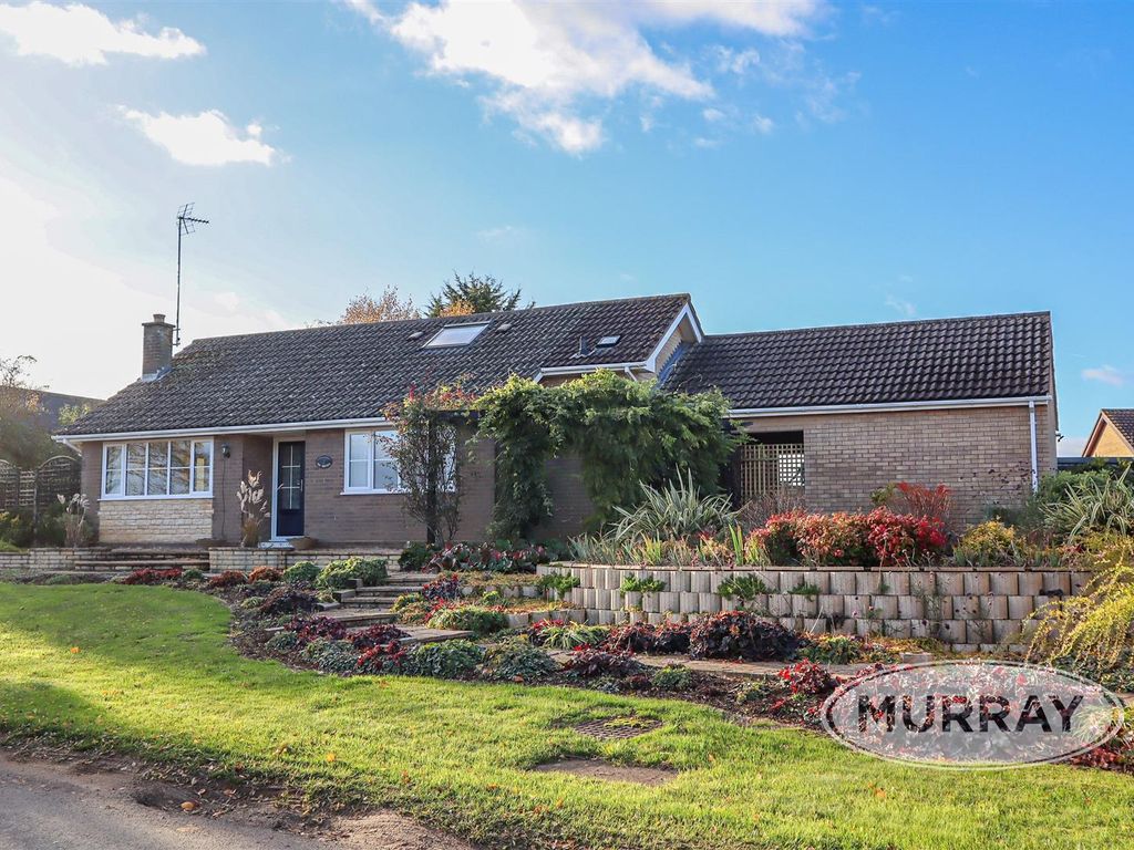 4 bed detached bungalow for sale in Braceborough, Stamford PE9, £725,000