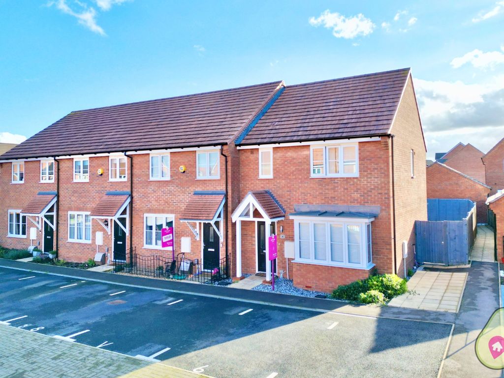 3 bed end terrace house for sale in Chesterman, Shinfield, Reading RG2, £450,000