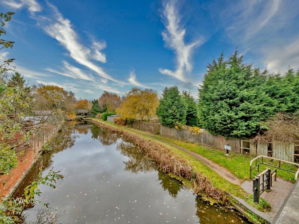 2 bed semi-detached bungalow for sale in Croft Crescent, Brownhills, Walsall WS8, £245,000