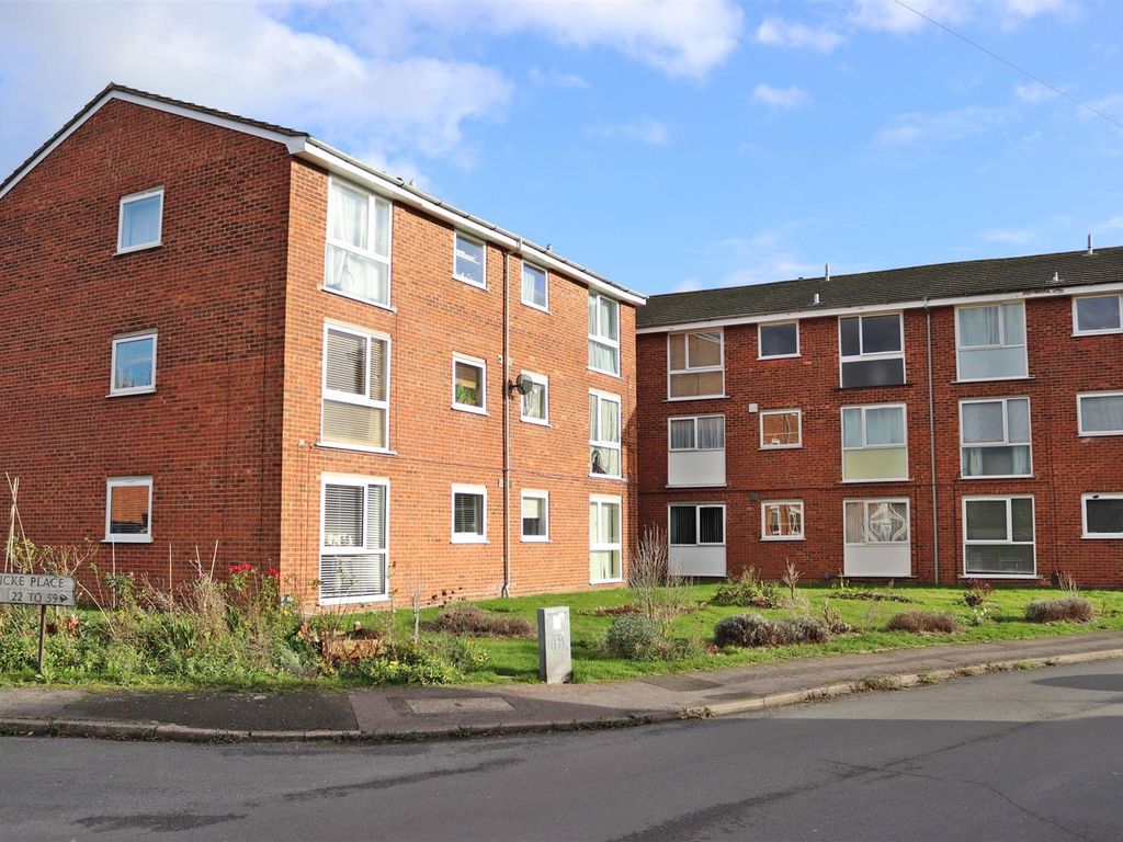 1 bed flat for sale in Hardwicke Place, London Colney, St. Albans AL2, £184,999