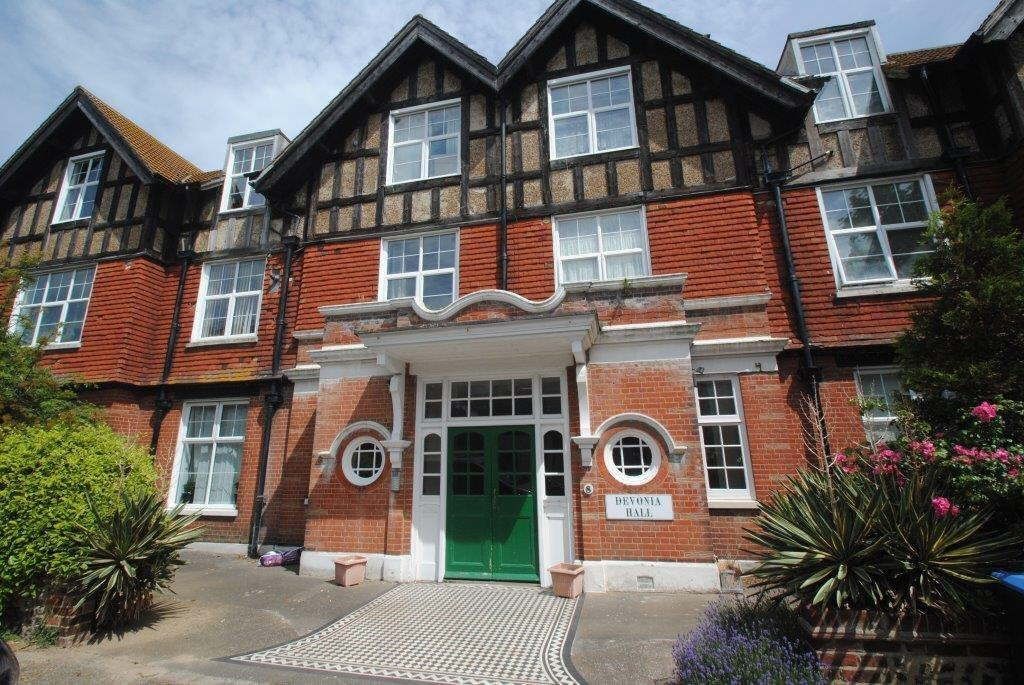 3 bed flat to rent in Beresford Gardens, Margate CT9, £1,200 pcm