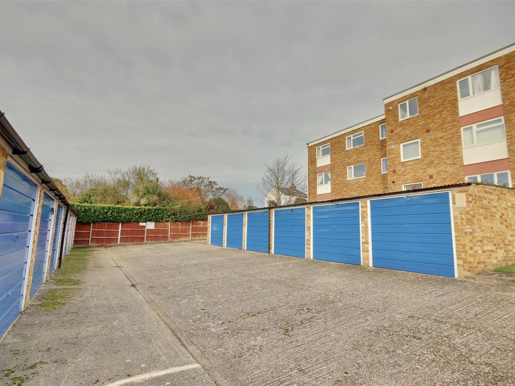 2 bed flat for sale in Solent Road, Drayton, Portsmouth PO6, £200,000