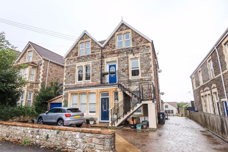 2 bed flat for sale in Kings Road, Clevedon BS21, £275,000