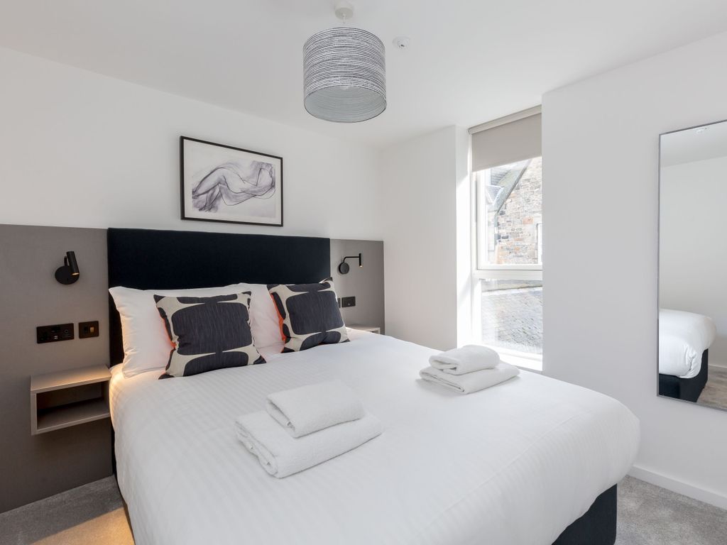 1 bed flat to rent in Market Street, Edinburgh EH1, £3,000 pcm