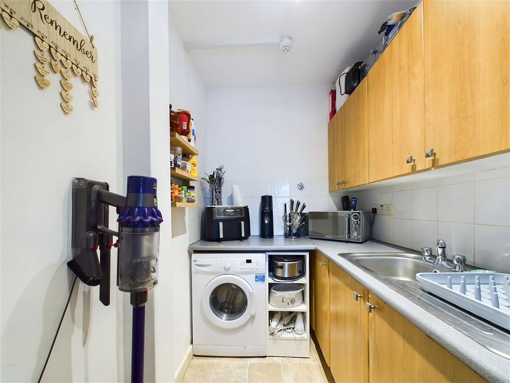 1 bed flat for sale in Milton Court, Milton Road, Worthing BN11, £139,950