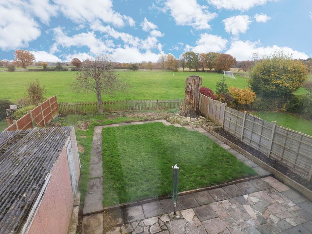 5 bed detached house for sale in Winchcombe Road, Alcester B49, £450,000