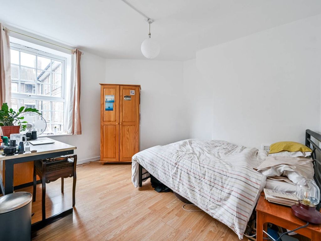 3 bed flat for sale in Eastney Street, East Greenwich, London SE10, £425,000