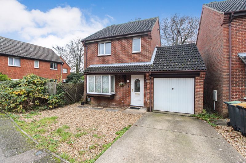 3 bed detached house for sale in Dunkirk Close, Kempston MK42, £315,000