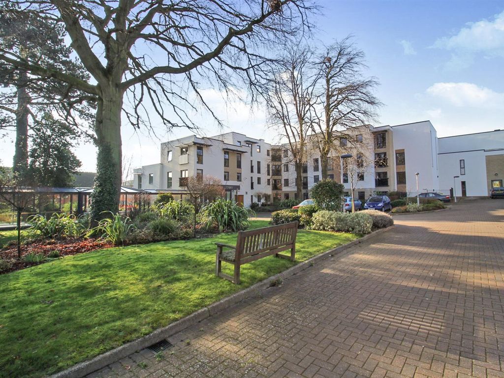 1 bed flat for sale in Wilton Court, Southbank Road, Kenilworth CV8, £210,000