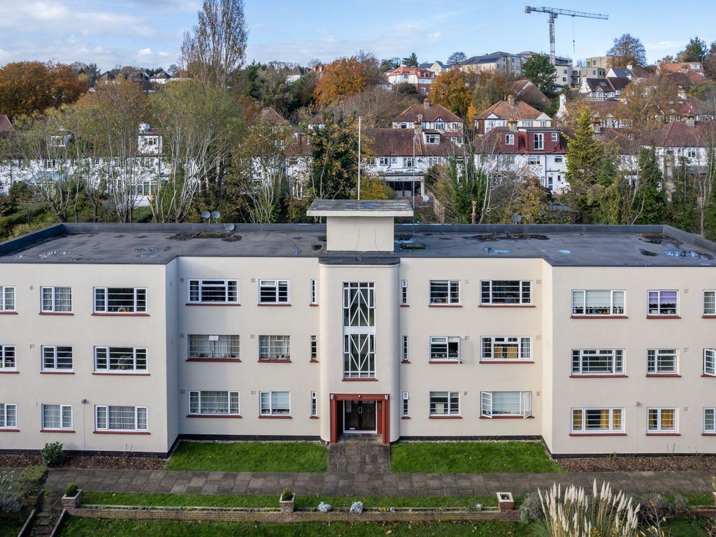 2 bed flat for sale in Brighton Road, Purley CR8, £290,000