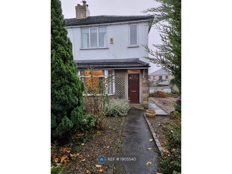 3 bed semi-detached house to rent in Newhall Road, Bradford BD4, £875 pcm