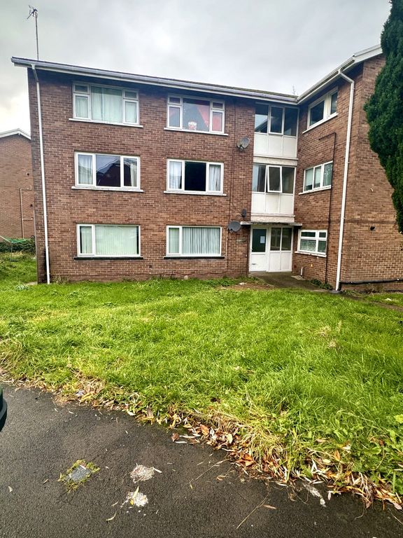 2 bed flat for sale in Cranleigh Rise, Rumney, Cardiff. CF3, £60,000