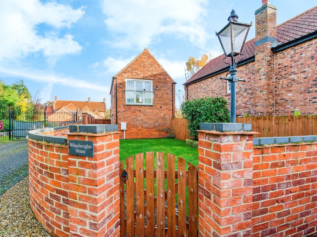 3 bed detached house for sale in Chapel Lane, Folkingham, Sleaford NG34, £250,000