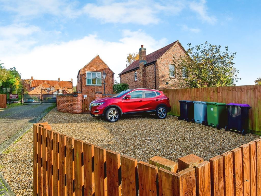 3 bed detached house for sale in Chapel Lane, Folkingham, Sleaford NG34, £250,000