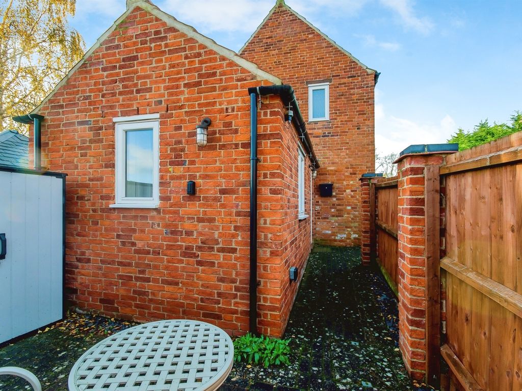 3 bed detached house for sale in Chapel Lane, Folkingham, Sleaford NG34, £250,000