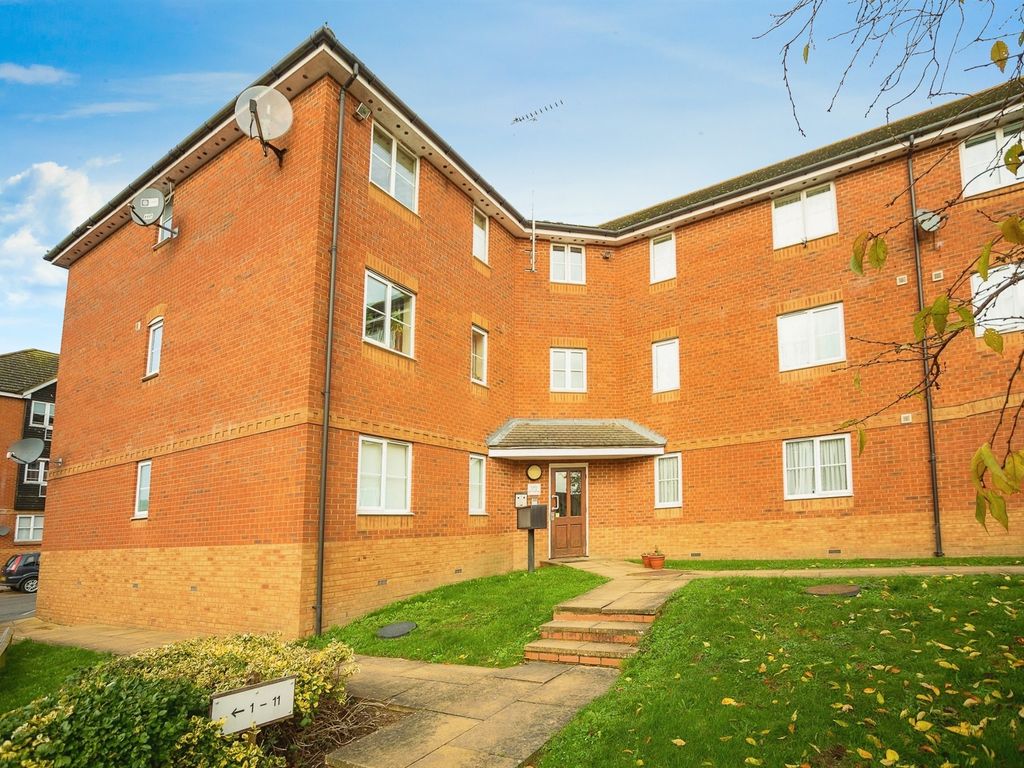 2 bed flat for sale in East Stour Way, Ashford TN24, £140,000