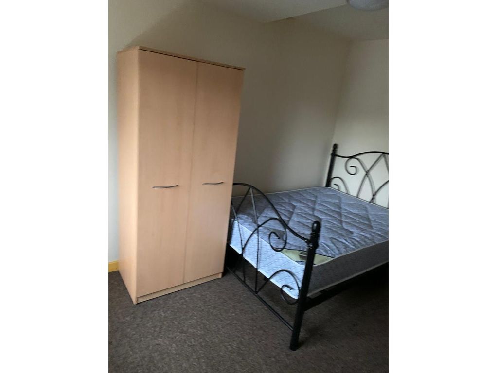 Studio to rent in Highgate Road, Dudley DY2, £450 pcm