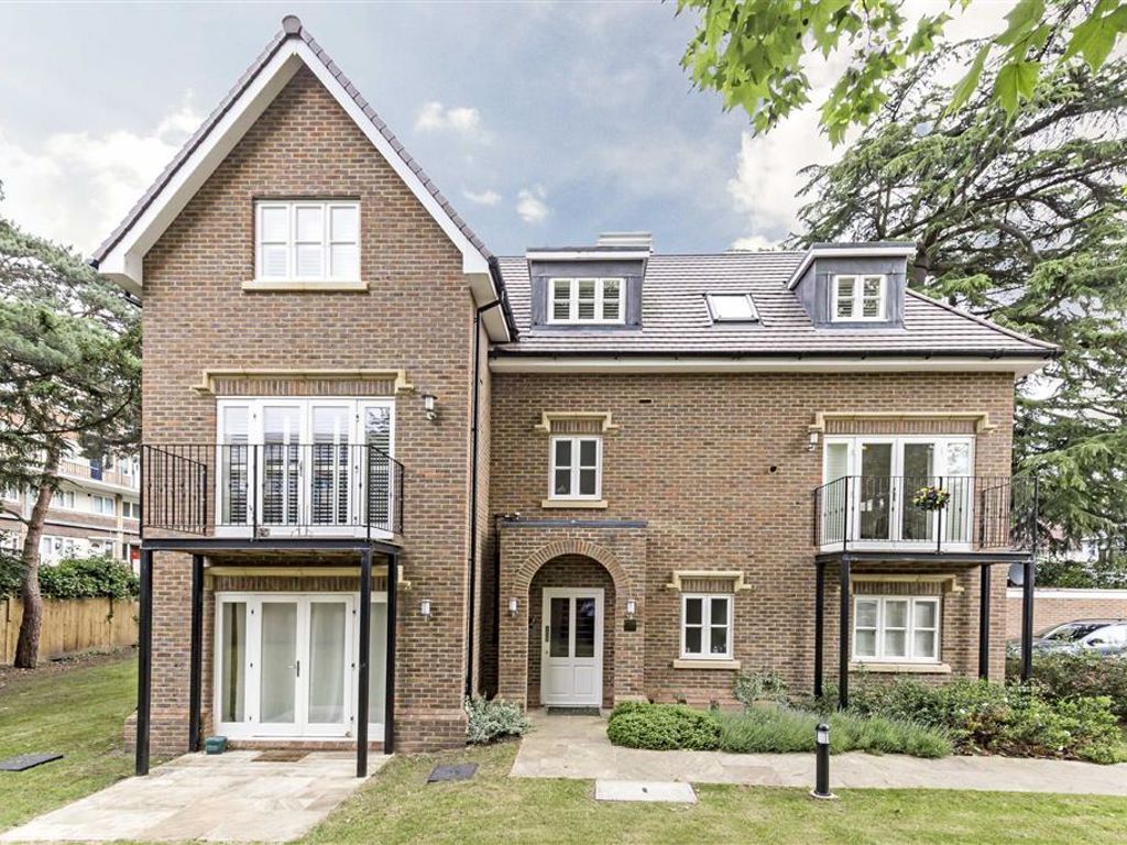 2 bed flat for sale in Upper Teddington Road, Hampton Wick, Kingston Upon Thames KT1, £699,950