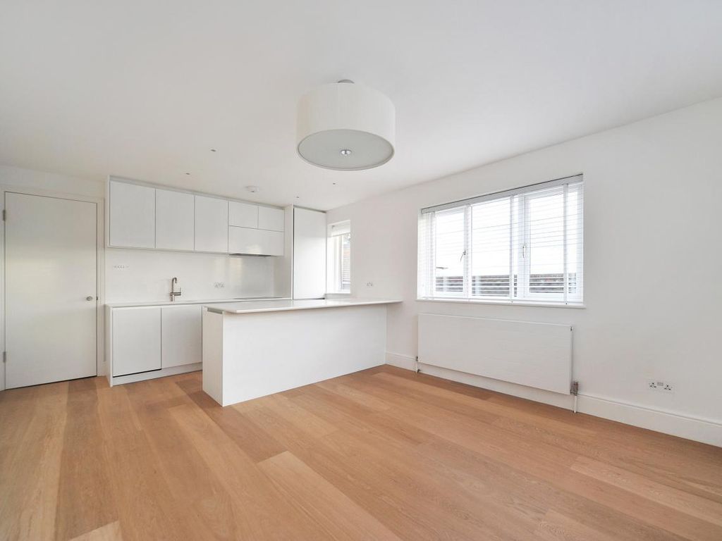 2 bed flat to rent in Alvanley Gardens, West Hampstead NW6, £2,350 pcm