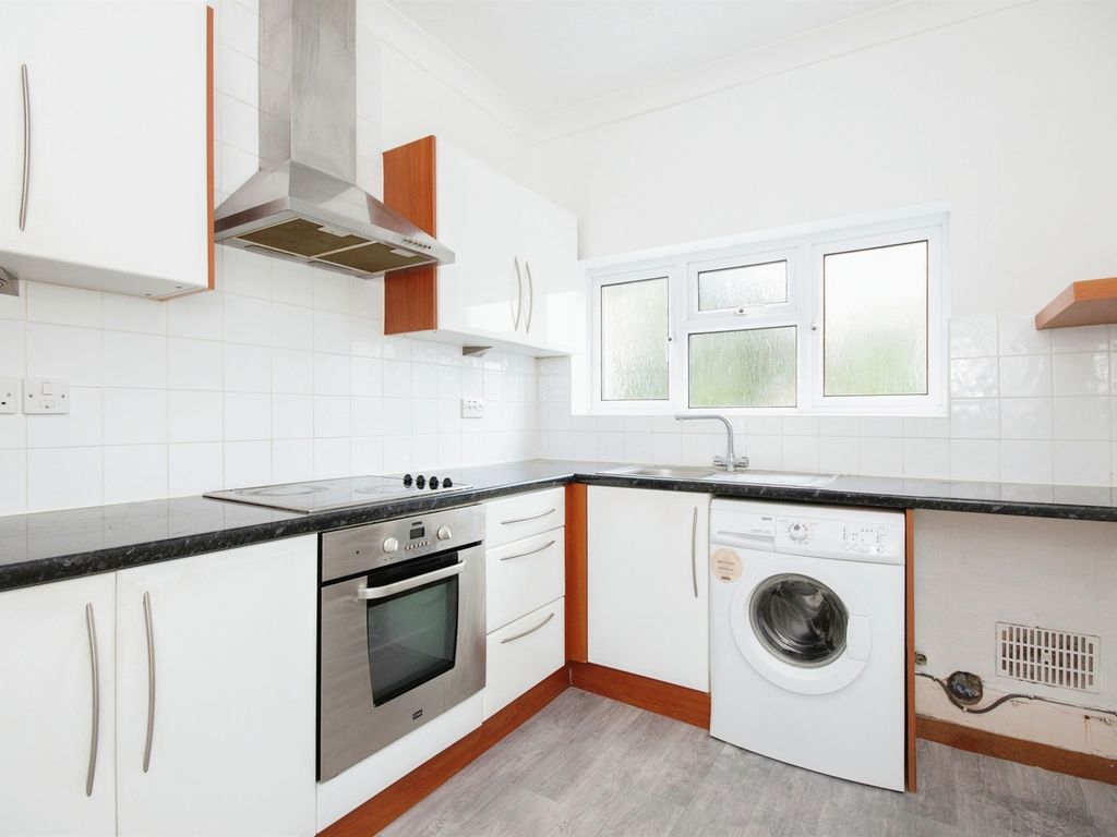 1 bed flat for sale in Crescent Road, Bournemouth BH2, £160,000