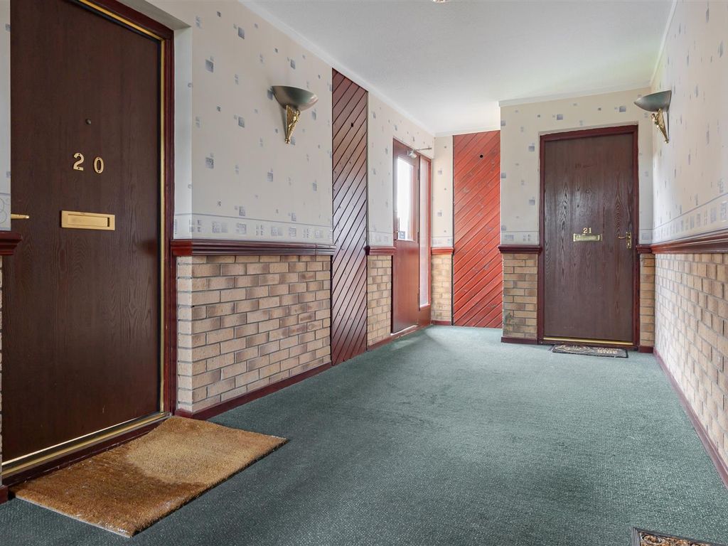 2 bed flat for sale in Laurel Court, Camelon, Falkirk FK1, £94,995