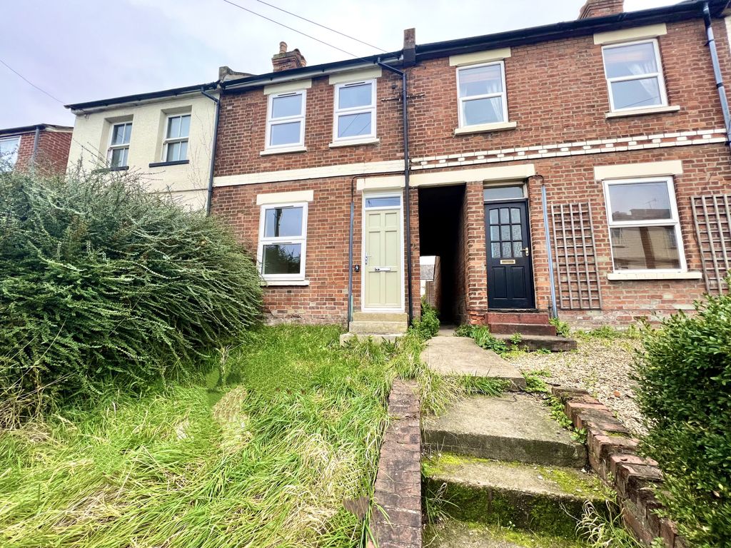 2 bed terraced house to rent in Broadway, Didcot OX11, £1,450 pcm