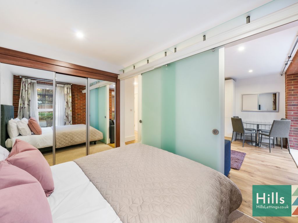 1 bed flat to rent in Major Draper Street, London SE18, £1,600 pcm