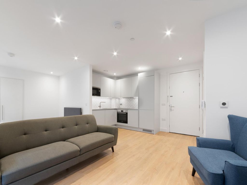 Studio to rent in Peppercorn Court, Aberfeldy Village, London E14, £1,733 pcm