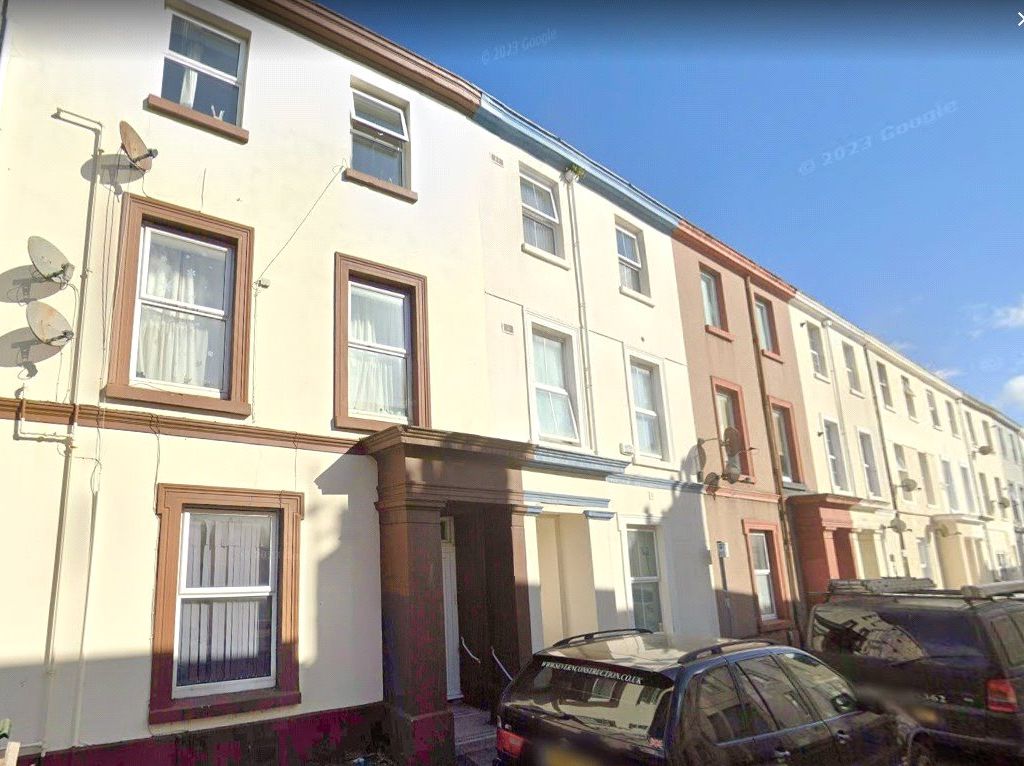1 bed flat for sale in Clifton Place, Plymouth PL4, £70,000