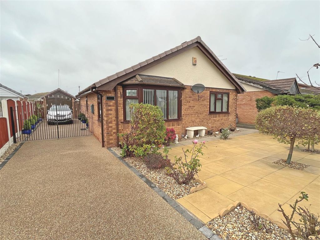 3 bed detached bungalow for sale in Trem Cinmel, Towyn, Conwy LL22, £280,000